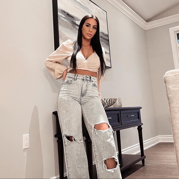 Meet your Posher, Cassandra - Picture 1 of 1